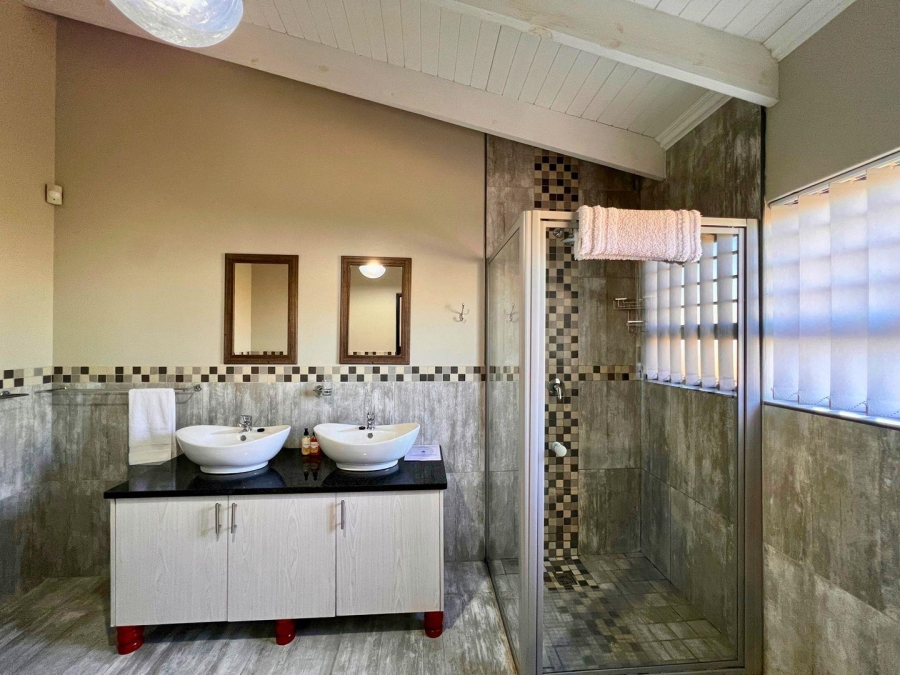 5 Bedroom Property for Sale in Myburgh Park Western Cape